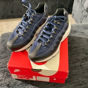 Nike Tennis shoes Navy blue and black